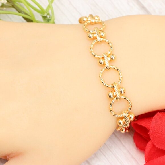 "Trendy Handmade Bracelet – A Thoughtful Gift for Girls & Women | UNVRC1614 - Picture 4 of 10